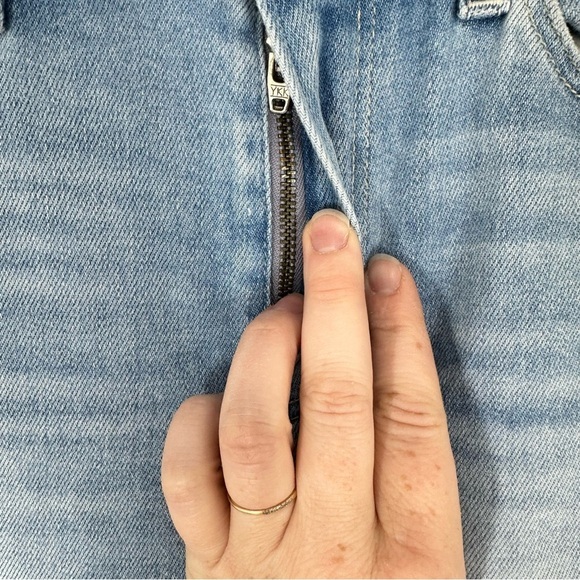 Paige Women's Size 26 Denim Jeans Cindy Raw Hem Light‎ Wash High Rise Classic - Picture 3 of 8